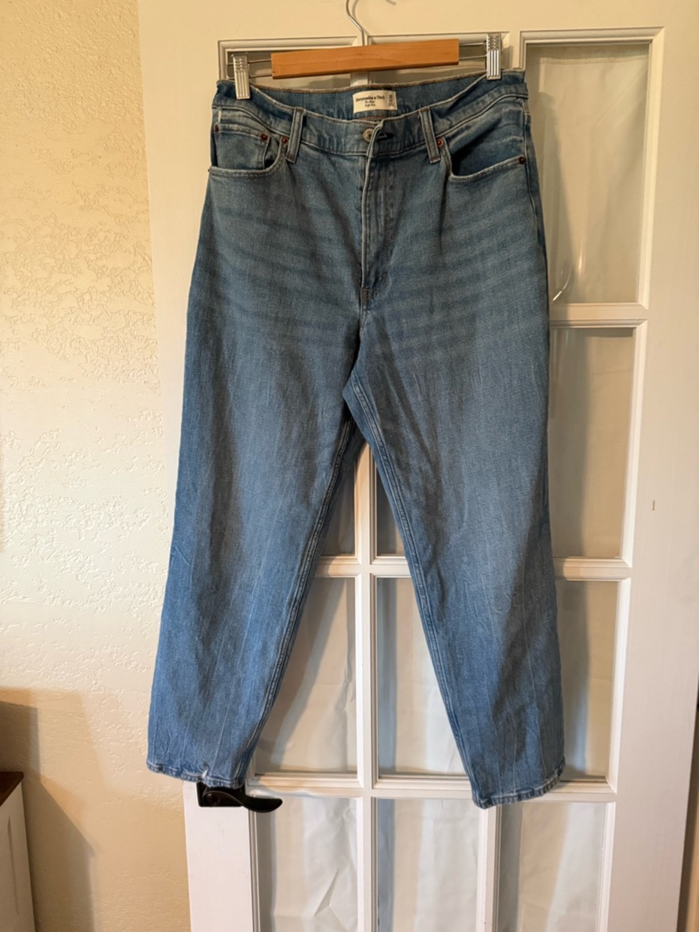 Abercrombie & Fitch Mom Jean Light Wash Boyfriend Jeans